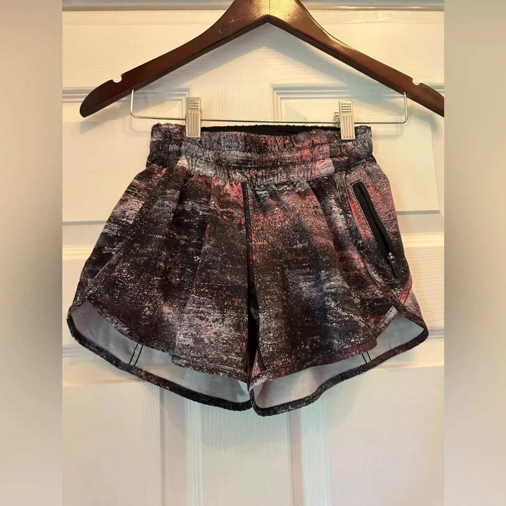 Lululemon Hotty Hot Short II *2.5" Azurite Poppy Coral Multi / Black Size 2 - Picture 5 of 7